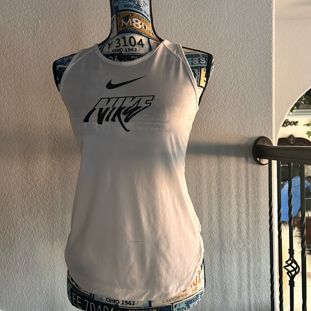 Girls Nike Spirt Top